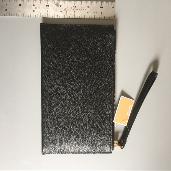 Michael Kors NEW Large Leather Wristlet- Blk - Picture 3 of 5